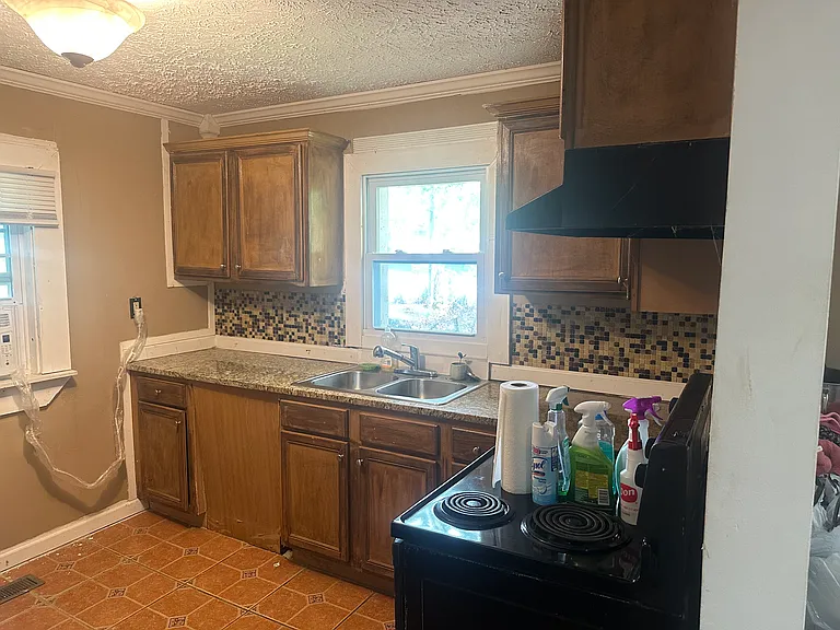 3220 Memorial Dr — Photo 15