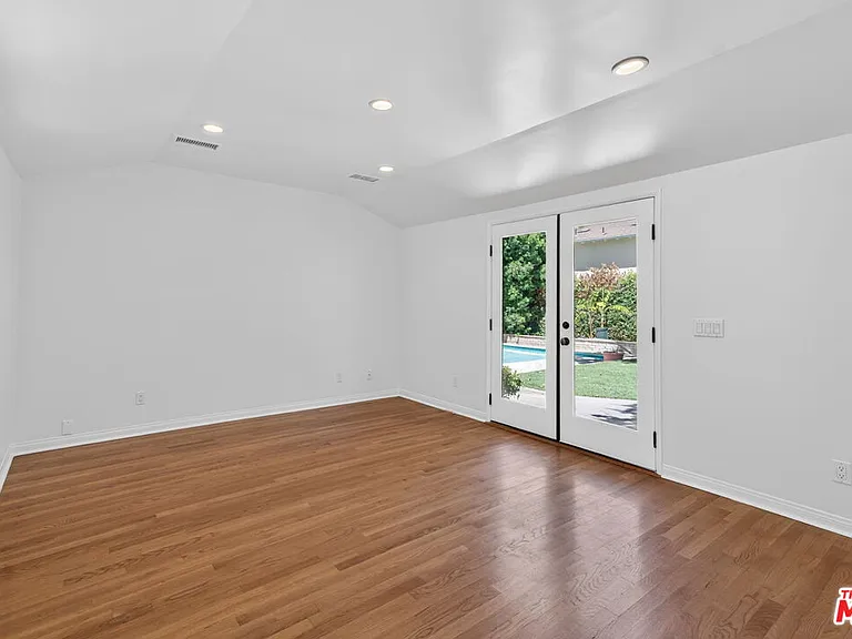 21309 Ibanez Ave — Photo 21