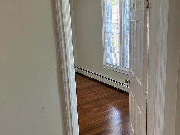 5th image of 52 Lincoln Ave #2