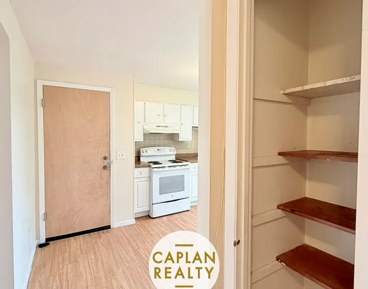 37 Bowen St #D — Photo 7