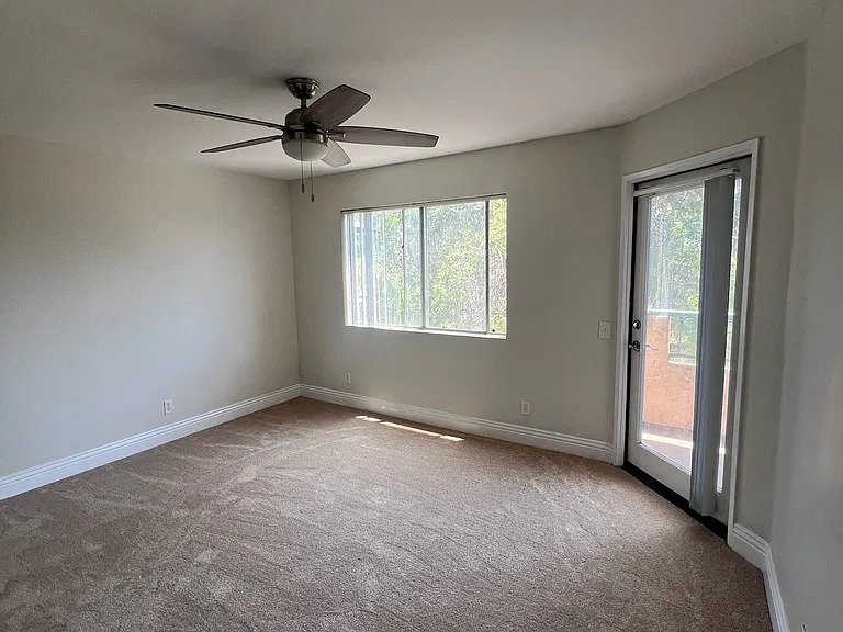 Redondo Palms — Photo 11
