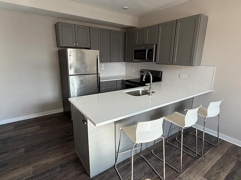 4217 Chestnut St #301 — Photo 2