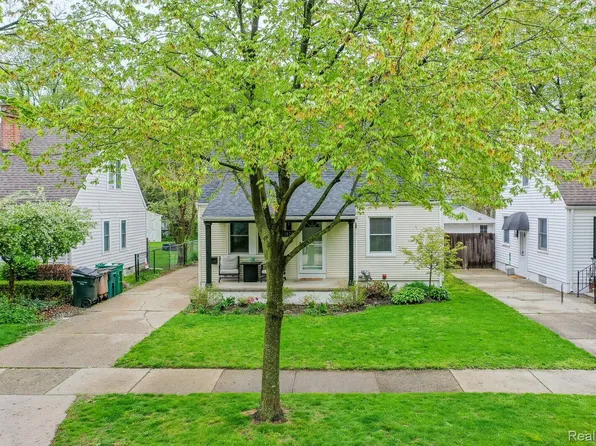 1875 Bowers St, Birmingham, MI 48009
