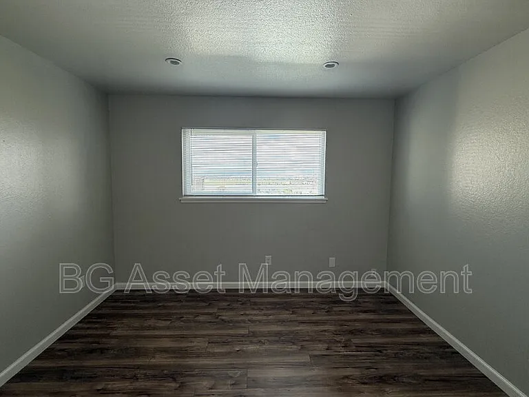 50 Frey Pl #4 — Photo 4