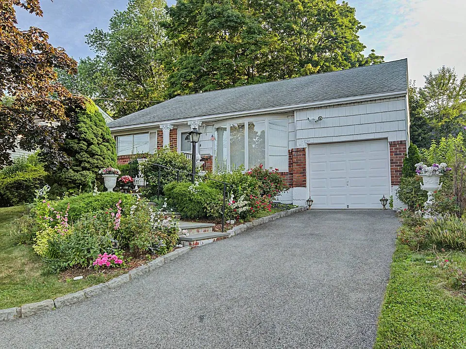 6 Westwind Rd