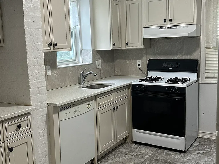 24 Franklin Pl #D1 — Photo 23
