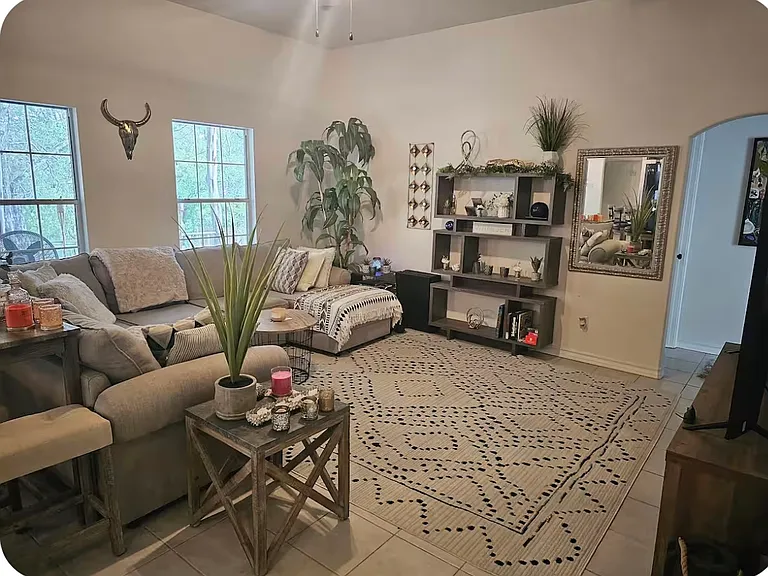 8015 Ventura Blvd — Photo 2