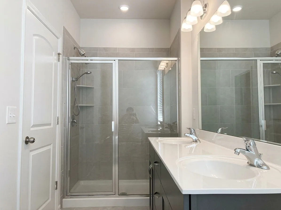 4 bed, 3.5 bath, 2827 sqft, $2,750 — Photo 4