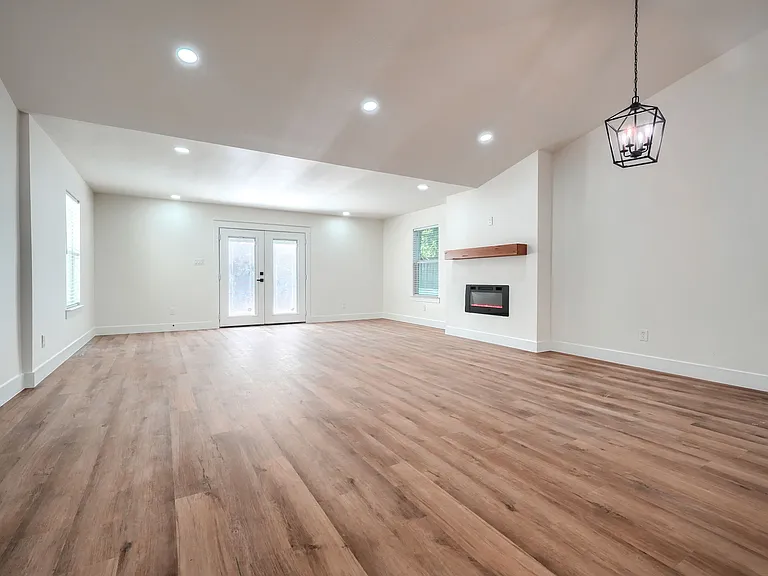7009 Moss Rose Ct — Photo 8