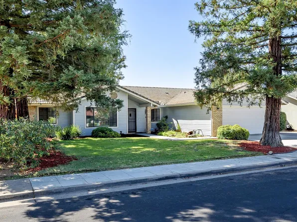 2332 Stuart Ave, Clovis, CA 93611