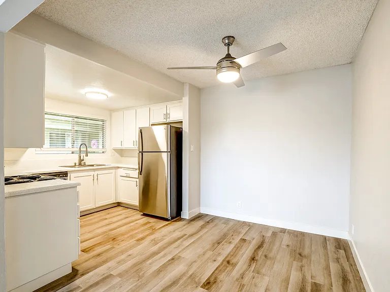 1575 Oak Apartment Homes — Photo 22