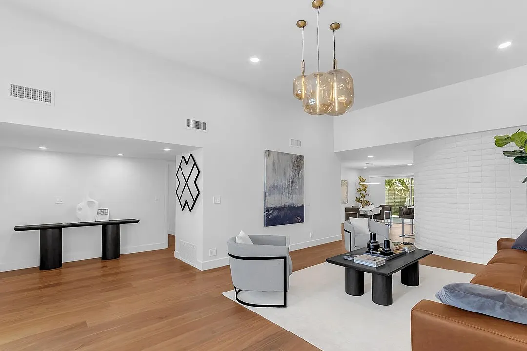 2 bed, 1730 sqft, $4,500 — Photo 2