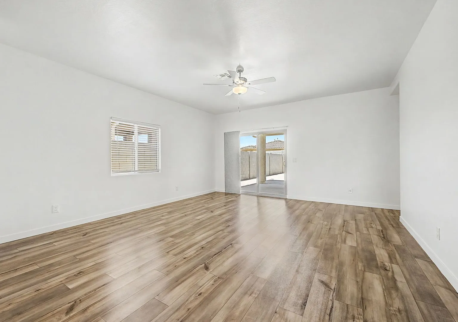 Beautiful House For Rent In Buckeye! Move In Ready! — Photo 4