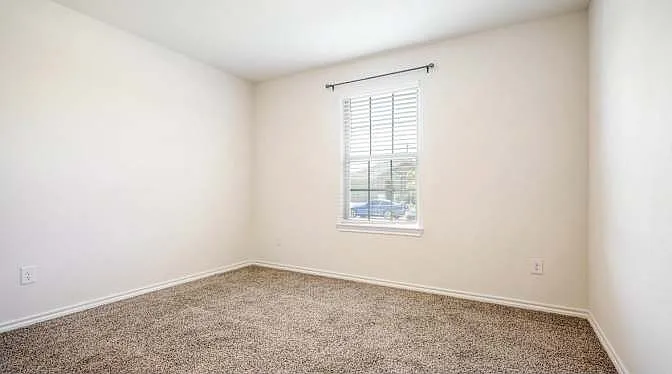 1305 Stuarts Forest Dr — Photo 4