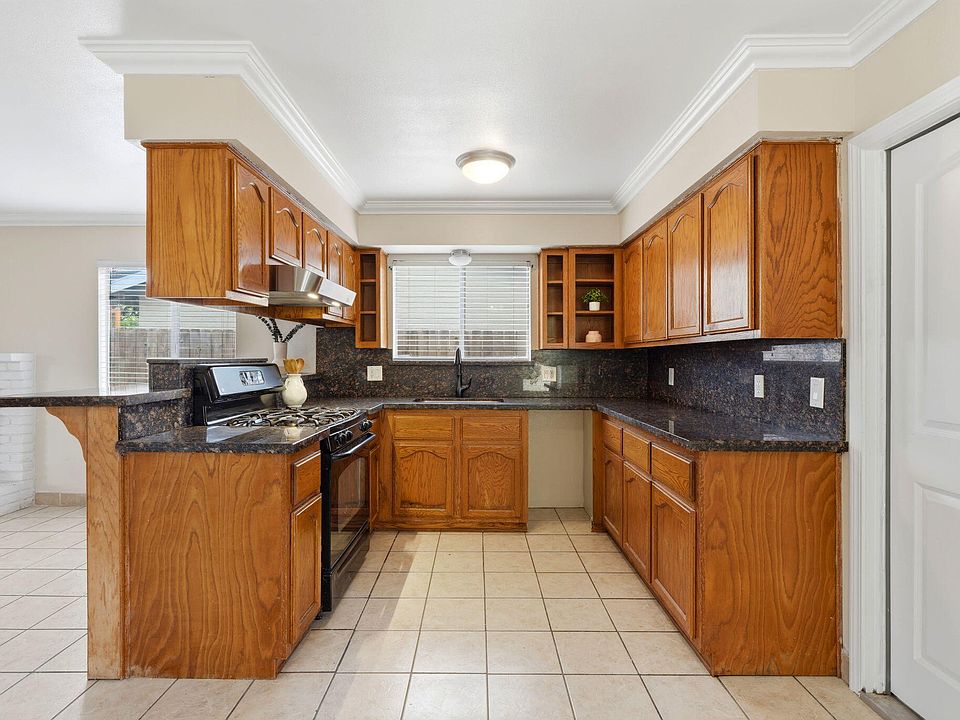 1st image of 1911 N Giddings