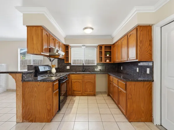 1911 N Giddings, Visalia, CA 93291