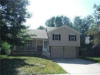1st image of 323 SE Onyx Dr