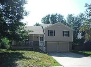 323 SE Onyx Dr, Lees Summit, MO 64063