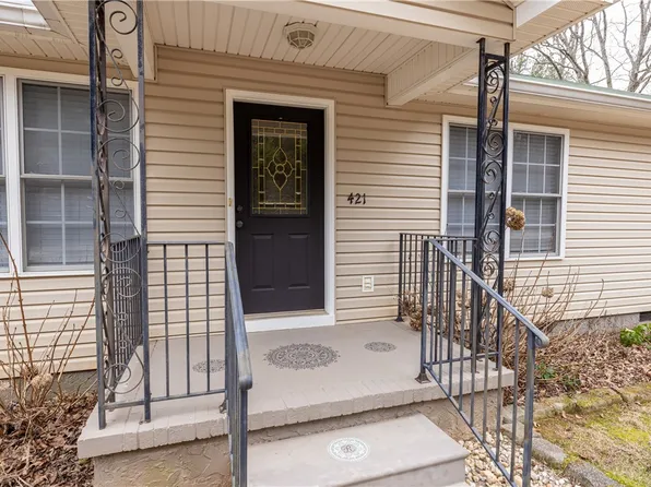 421 Hotrod Ln, Walhalla, SC 29691