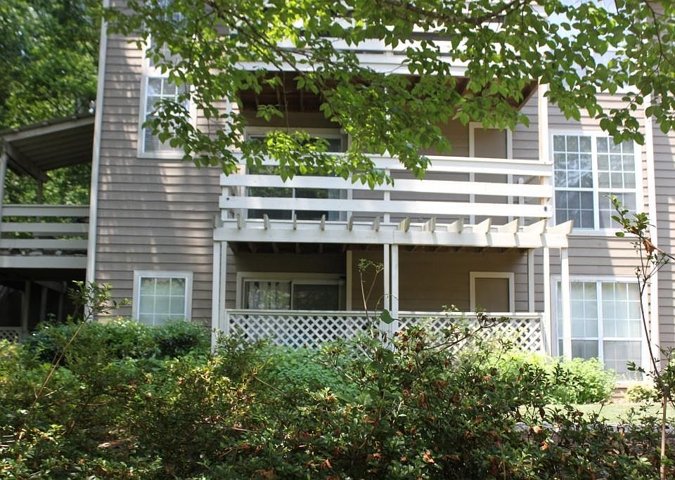 1st image of 802 Riverview Dr SE #802