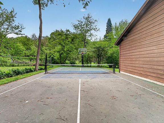 4th image of 5 Wood Crest Ct