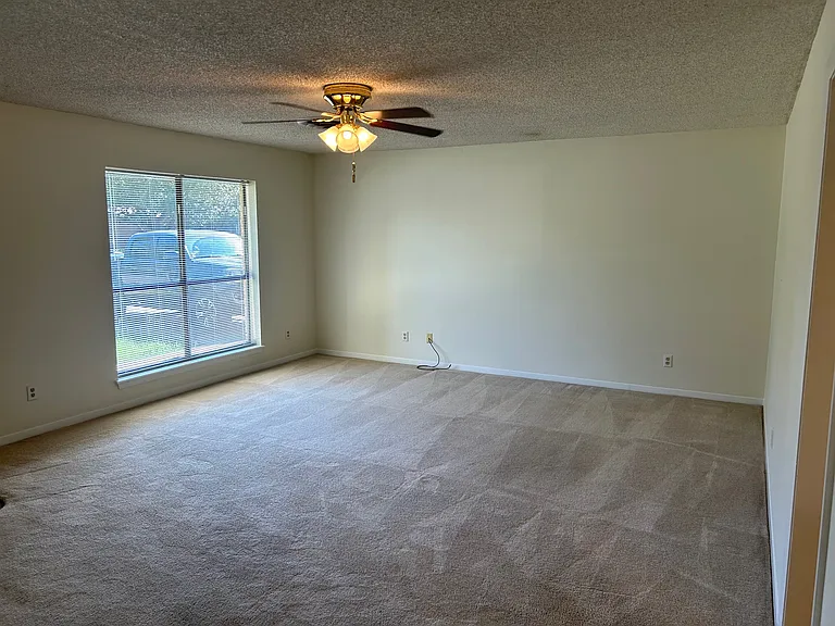 1583 E Industry St — Photo 8