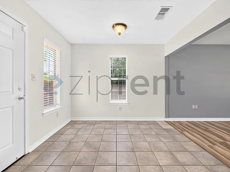 940 Chase St — Photo 11