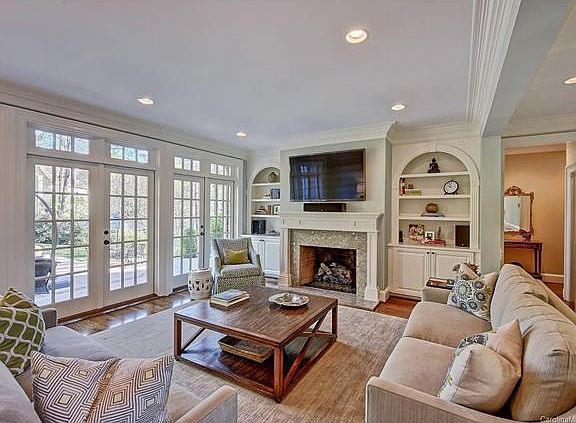 5th image of 3411 Bellevue Ln