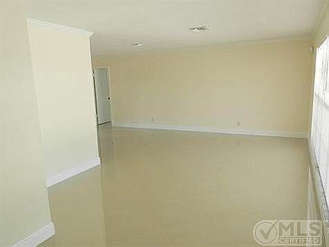 5th image of 6611 Pine Tree Cir