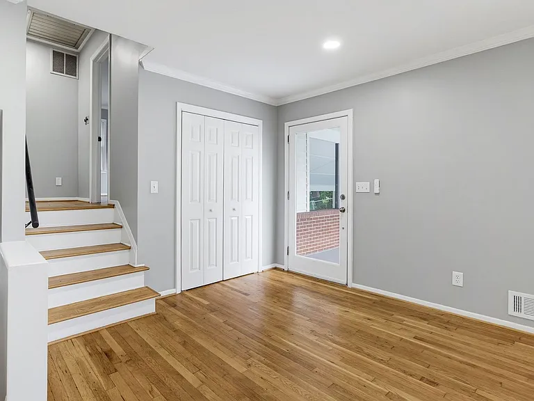 3051 Highland Dr SE — Photo 5
