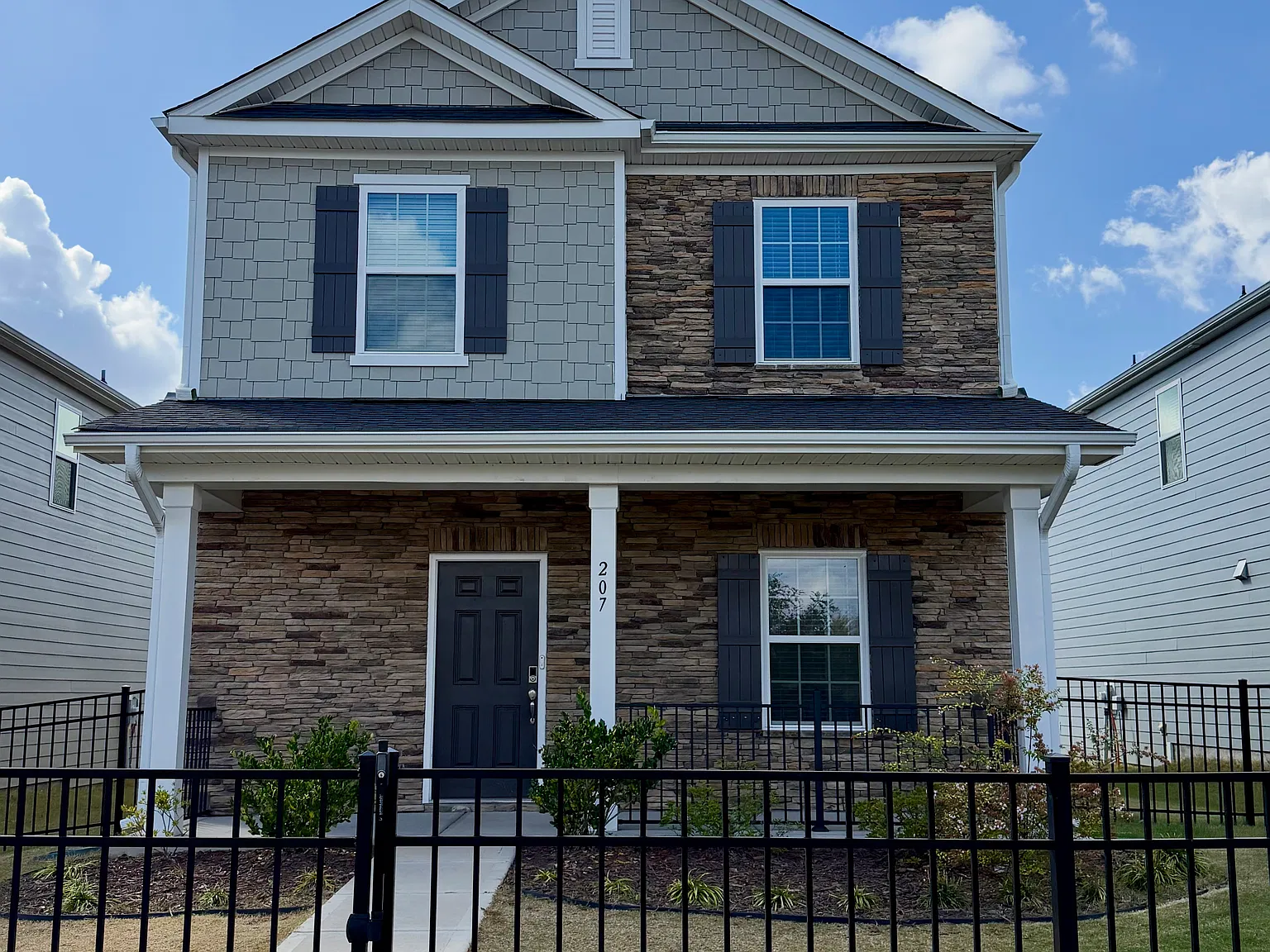 3 bed, 1903 sqft, $2,375 — Photo 2