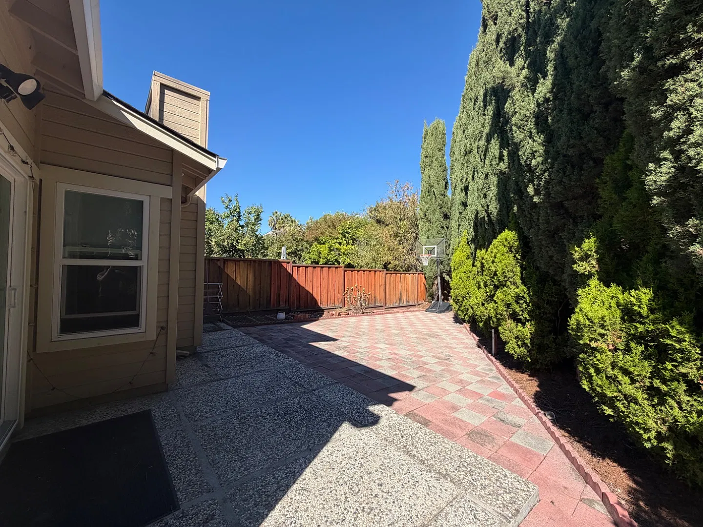 3 bed, 2.5 bath, 1559 sqft, $5,150 — Photo 4