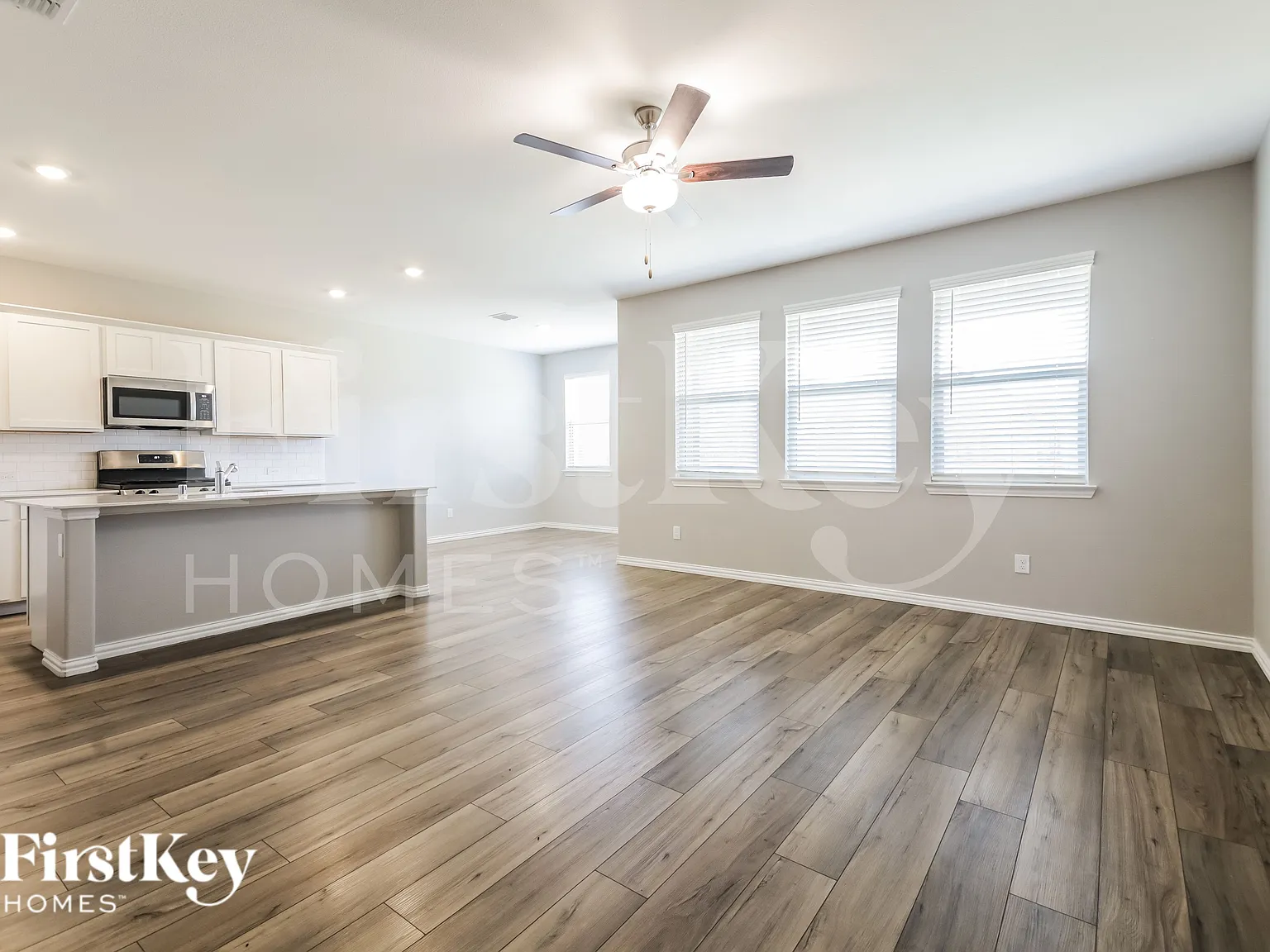 3 bed, 2.0 bath, 1602 sqft, $2,120 — Photo 3