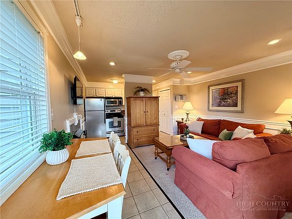 4th image of 301 Pinnacle Inn Road #1203