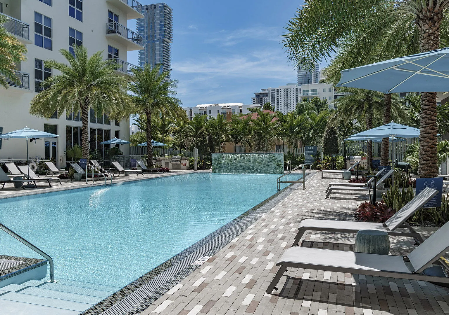 Blu27 at Edgewater — Photo 2