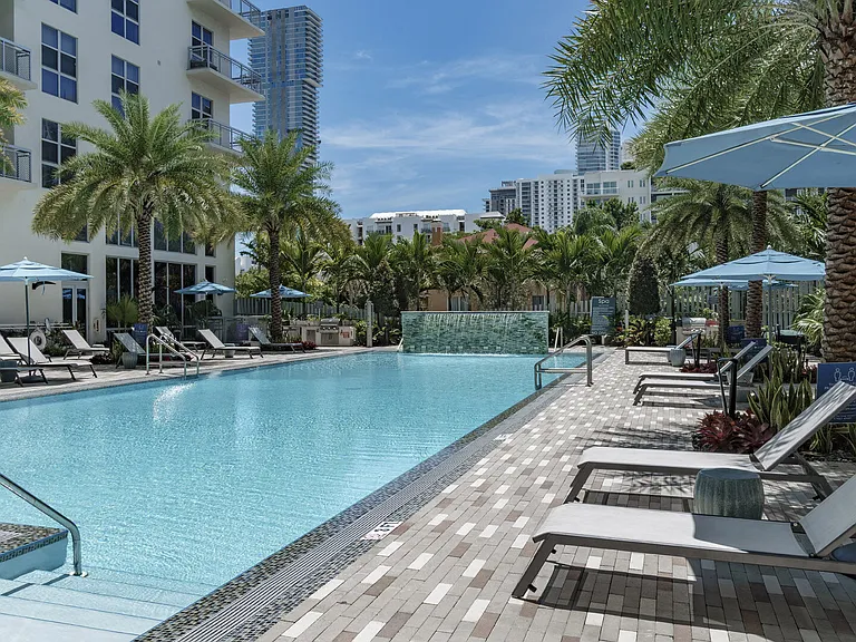 Blu27 at Edgewater — Photo 2