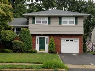 61 Somerville St, Rochelle Park, NJ 07662