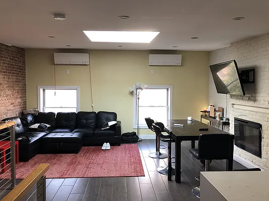 Rented by Avenue Real Estate | media 9