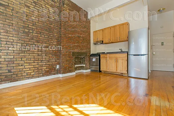 Rented by Chartwell Manhattan Realty | media 2