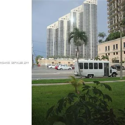 1 bed, 800 sqft, $1,700 — Photo 3