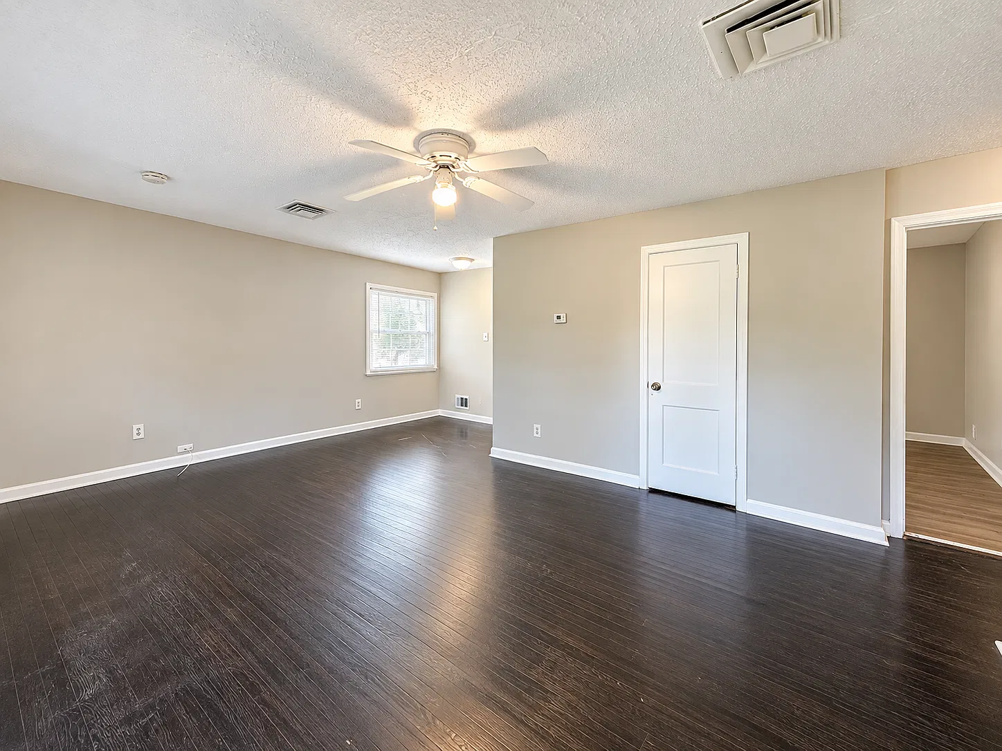 6 bed, 875 sqft, $3,300 — Photo 3