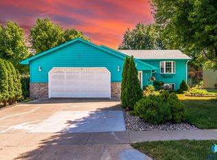 5017 E Brennan Dr, Sioux Falls, SD 57110