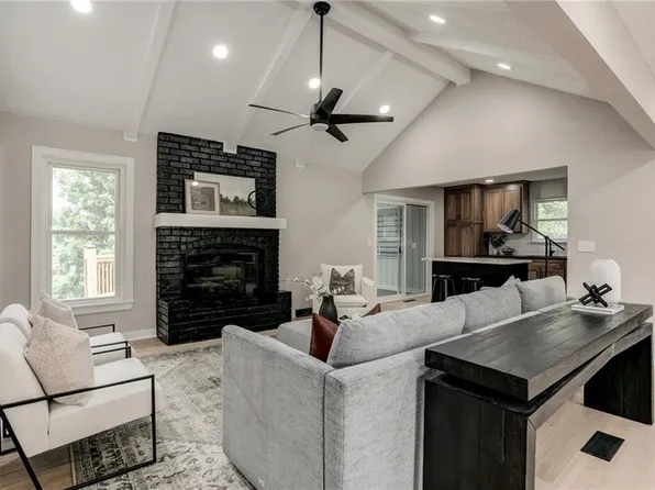 6906 Brownridge Dr, Shawnee, KS 66218