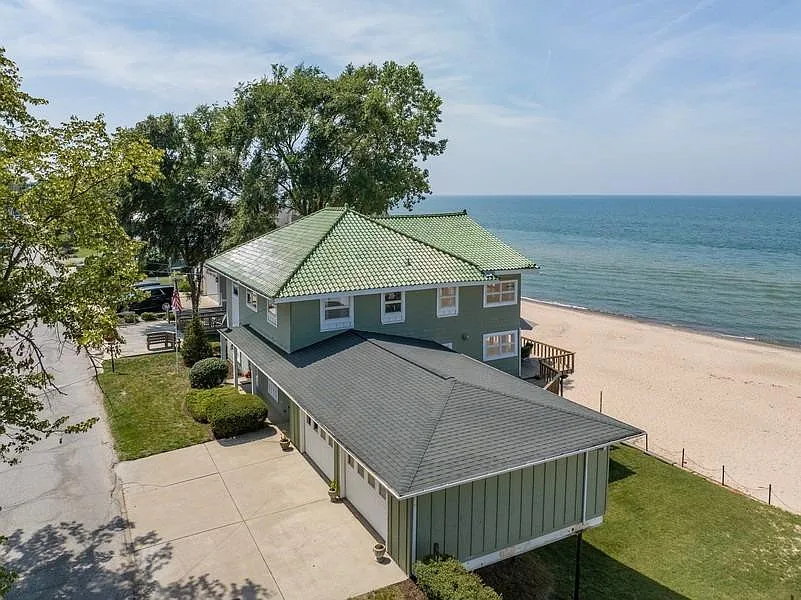 2202 Lake Shore Dr photo 1