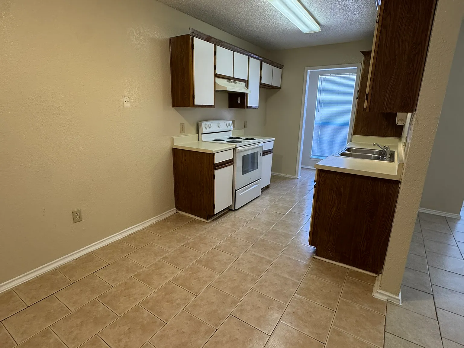 3 bed, 1008 sqft, $1,500 — Photo 4