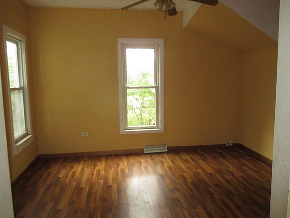 4th image of 1022 E Benton St