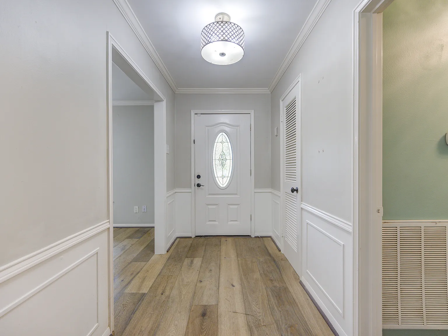 3 bed, 2294 sqft, $3,750 — Photo 3