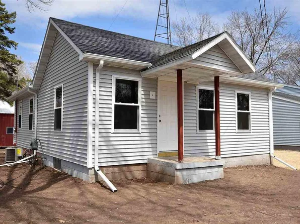 559 Michigan St, Omro, WI 54963