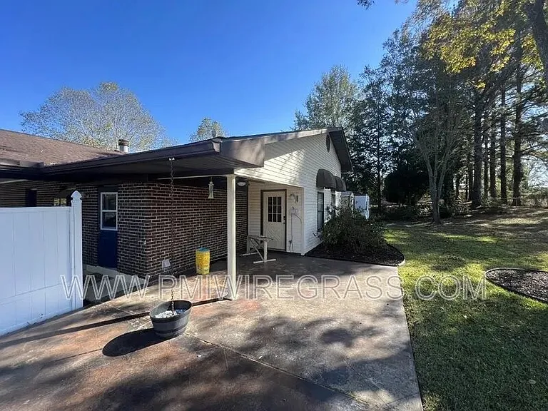 59 Andrews Dr — Photo 34