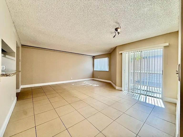 9901 Westview Dr #324 — Photo 11
